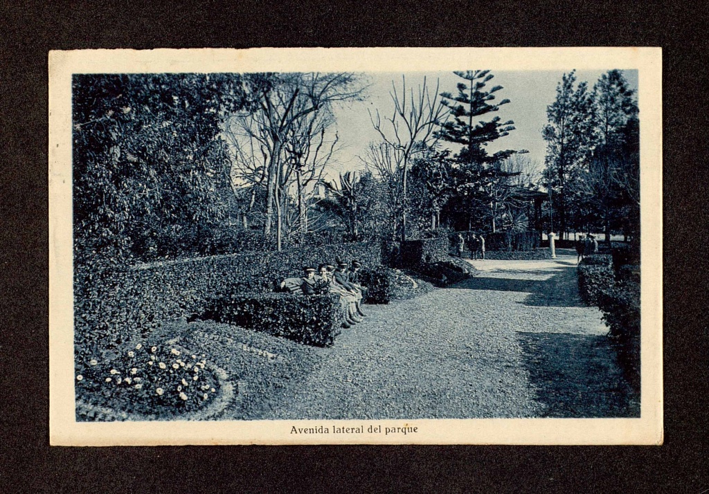 Colegio de Ntra. Sra. De la Bonanova, avenida lateral del parque, 1932.