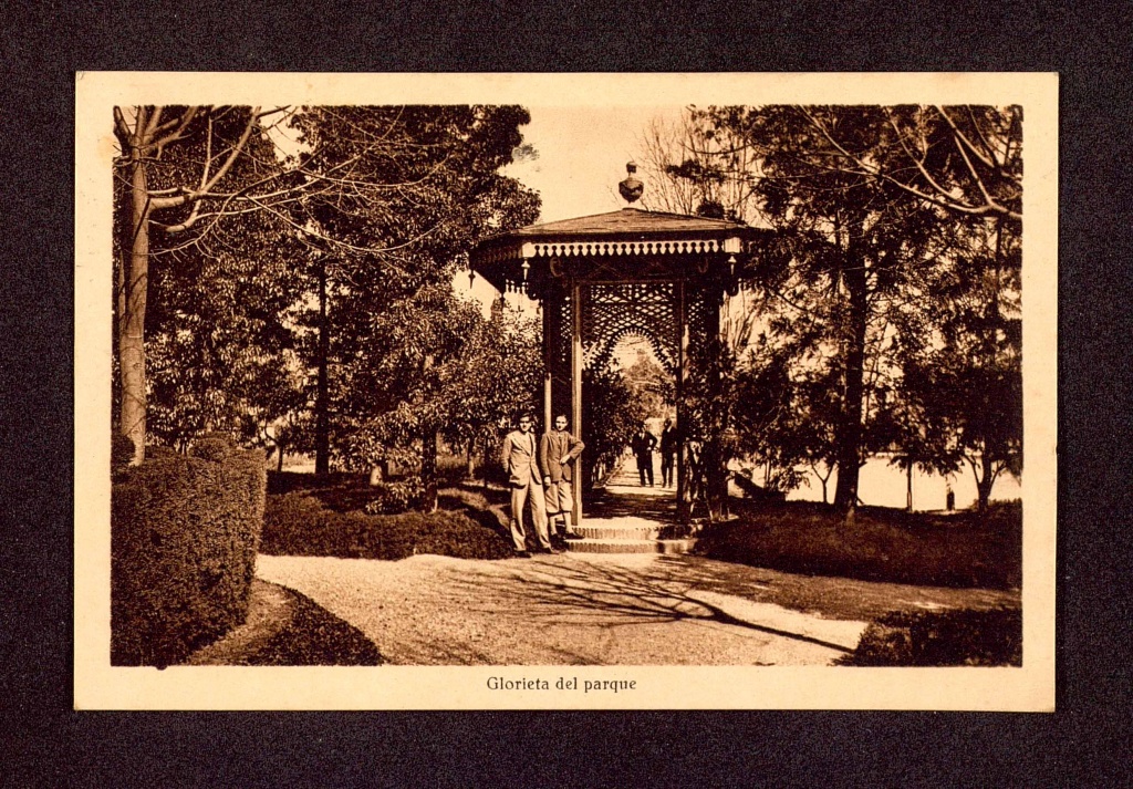 Col·legi de Ntra. Sra. De la Bonanova, glorieta del parque, 1933.