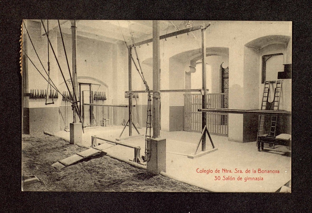 Colegio de Ntra. Sra. De la Bonanova, sala de gimnasia, 1931.