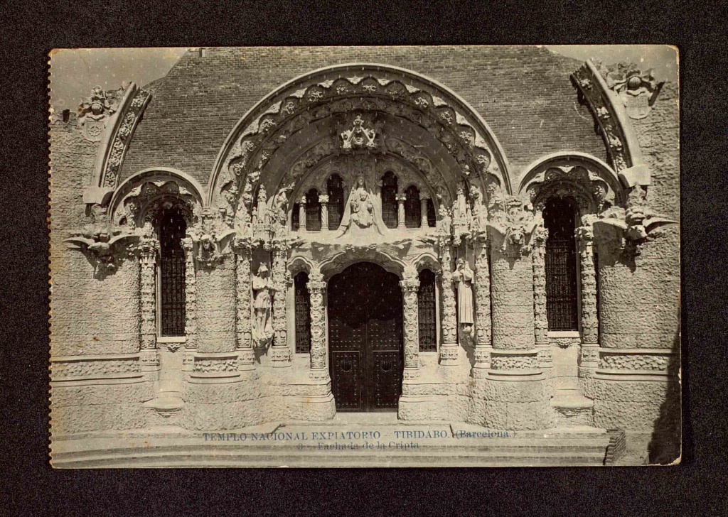Barcelona, Templo Nacional Expiatorio del Tibidabo, fachada de la Cripta,1912.