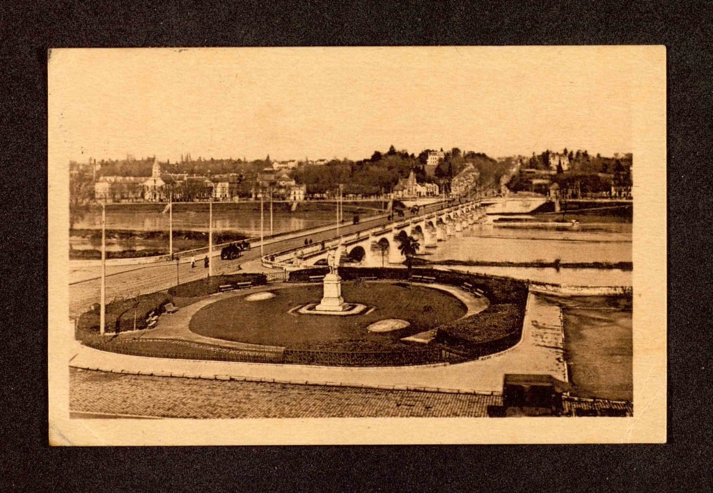 Tours, vista general del gran Puente de piedra y el Loira, 1930.